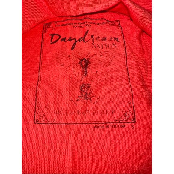 New Daydream Nation Don’t Touch Me Tee Small - Picture 5 of 12
